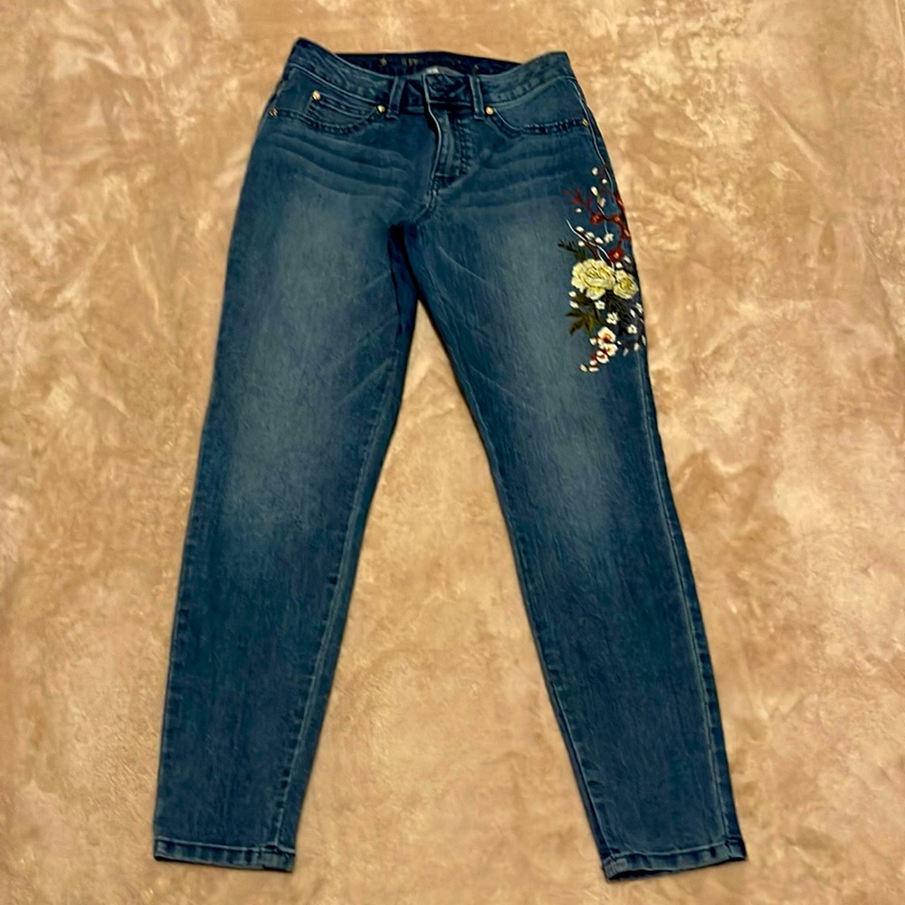 Jennifer Lopez Skinny Ankle Jeans Pink, Gold & White Floral Embroidery Size 2